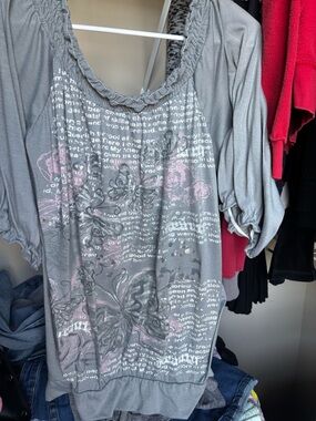 Jou Jou Gray Scoop-Neck Floral & Script Tunic with Pink Accents